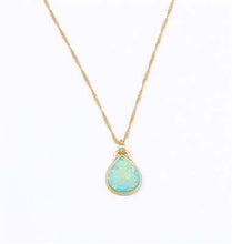Load image into Gallery viewer, Radiant Green Pendant Gold Necklace