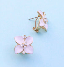 Load image into Gallery viewer, White Floral Stud Earrings